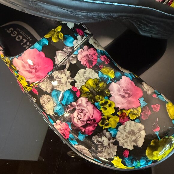 Klogs Women's Shoes Black with Colorful Flowers Size 8M Aqua Thread Detail - Picture 10 of 10
